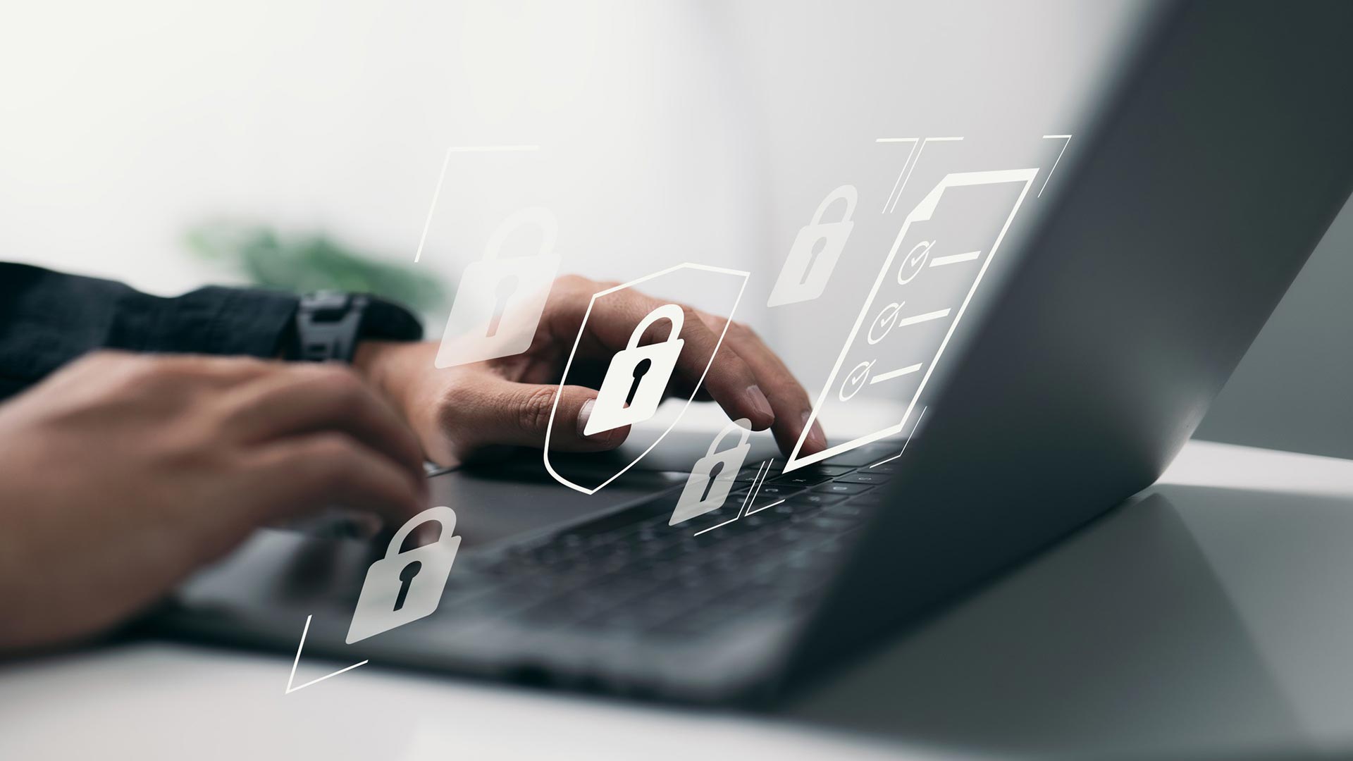 Ein Nutzer sichert seinen Computer mit fortschrittlichen Sicherheitsmaßnahmen, während digitale Symbole für Datenschutz und Cyber-Schutz angezeigt werden